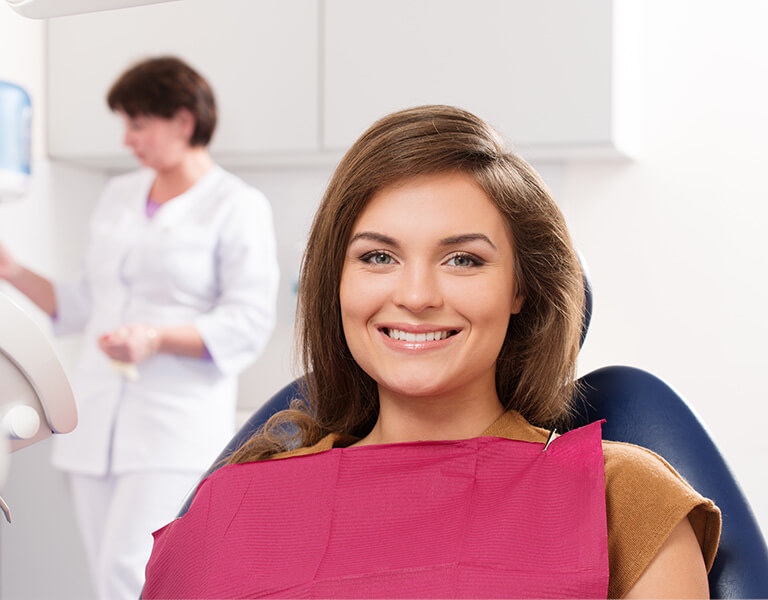 A woman ate a dental clinic